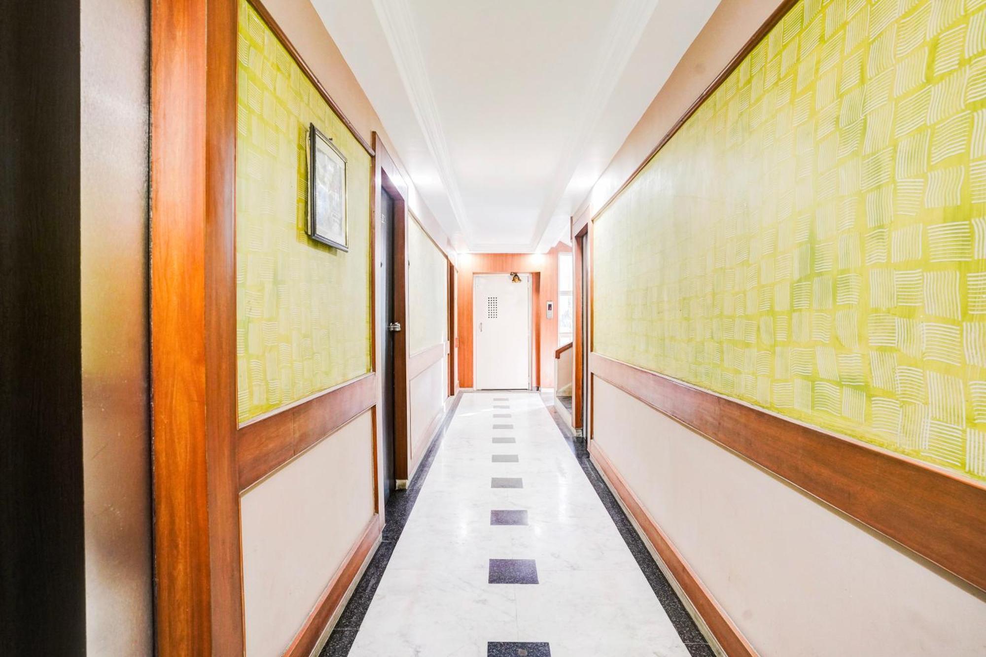 Super Collection O Ashram Road Near Sardar Bridge Formerly Hotel Apple Inn Ахмедабад Экстерьер фото